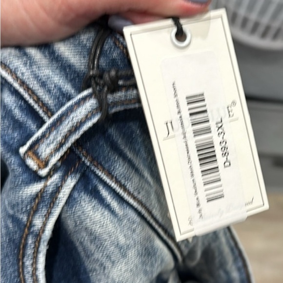 NWT Judy Blue High Waisted Medium Wash Distressed Jean Shorts 3XL Plus - Picture 7 of 7